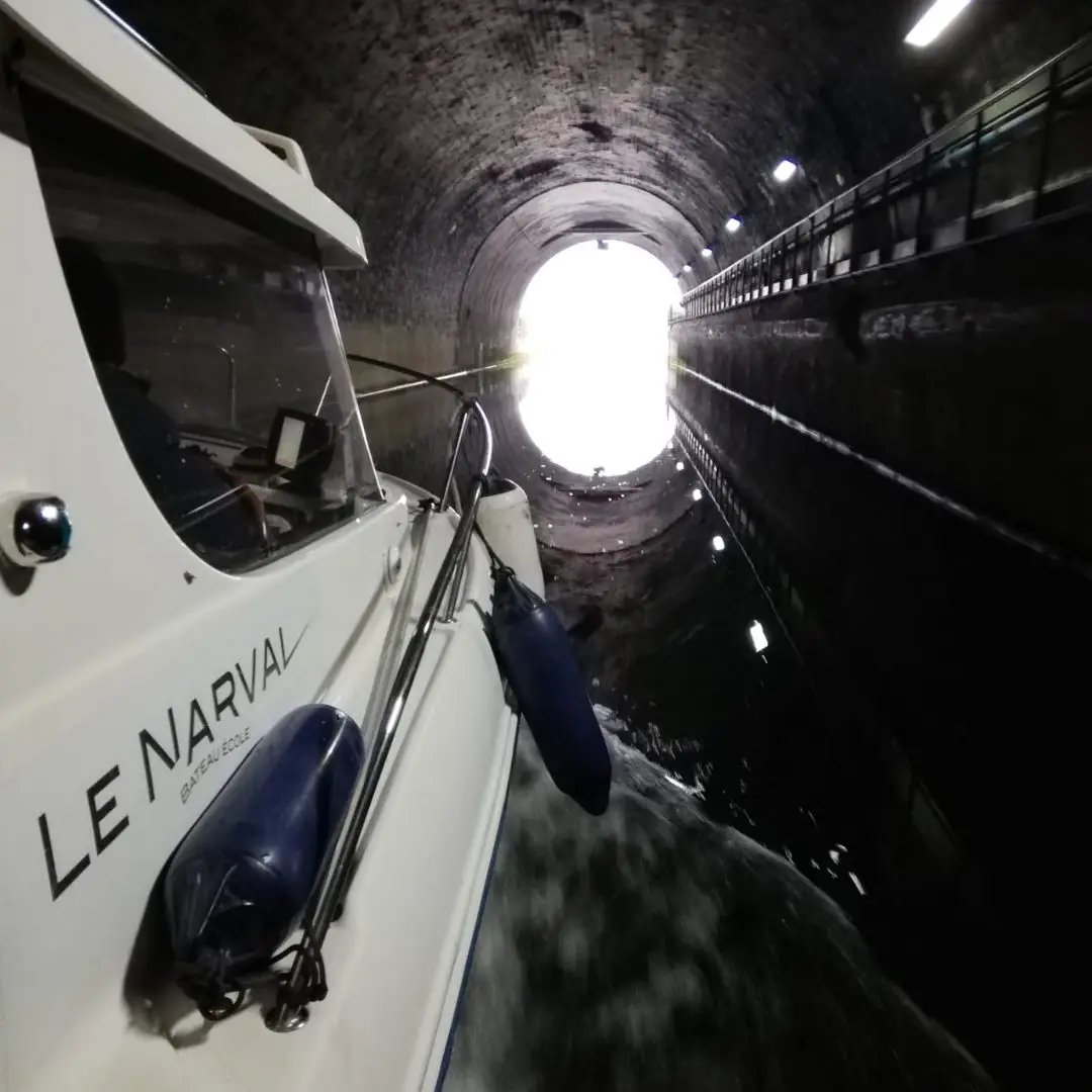 bateau école Le Narval tunnel